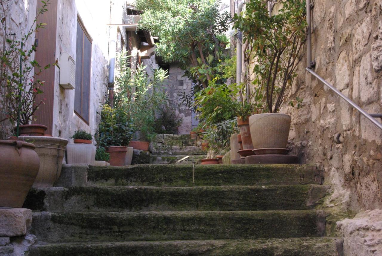Mas De La Fadeto Acomodação com café da manhã Les Baux-de-Provence Exterior foto